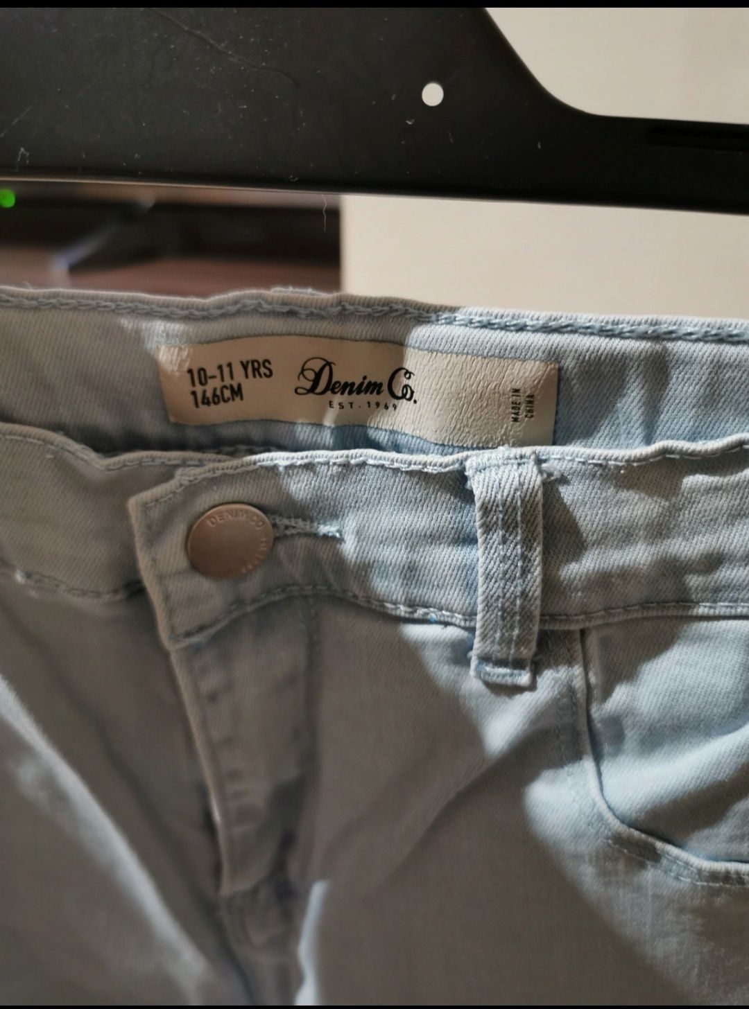 Spodnie jeans dżins jasnoniebieskie 146 Denim Co. haftowane nogawki