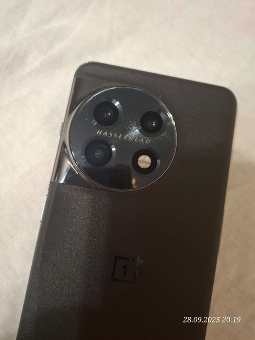 ONEPLUS 11 5G 16 GB RAM / 256 GB ROM