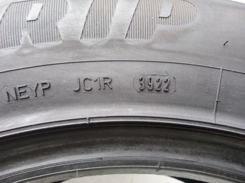 Opona zimowa 255/60R18 Goodyear Ultragrip +. 22r