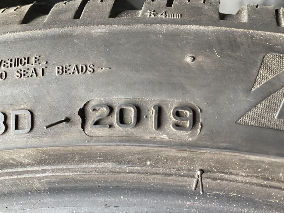 2шт 225/40r18 Bridgestone Blizzak LM005