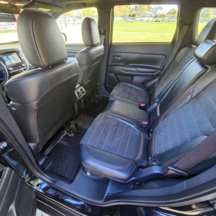 Mitsubishi Outlander SE      2020