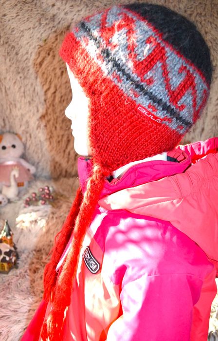 Фирменная шерстяная шапочка с ирландским узором, с длинными завязками