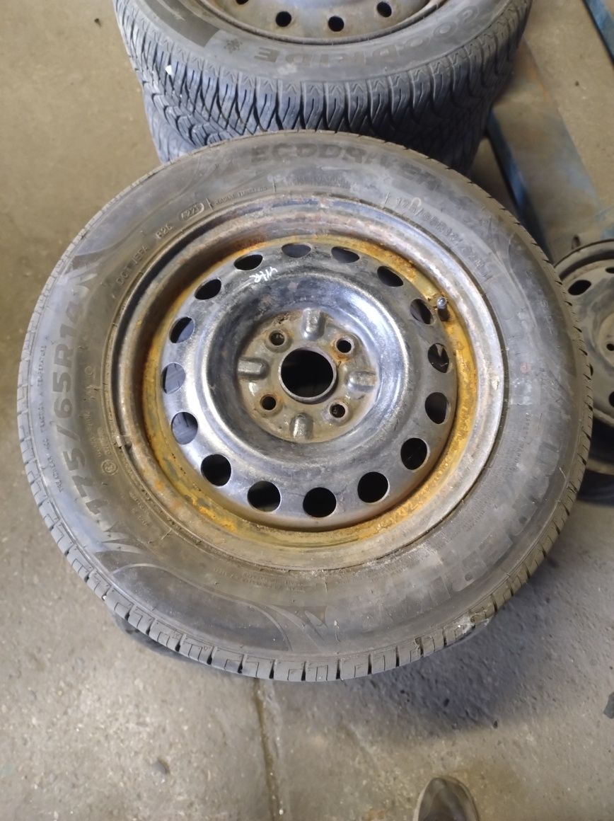 Felgi Stalowe 14 4x100 z Oponami 175/65/14 2023r Toyota Yaris II Wysył