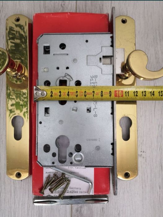 Врізний замок в комплекті