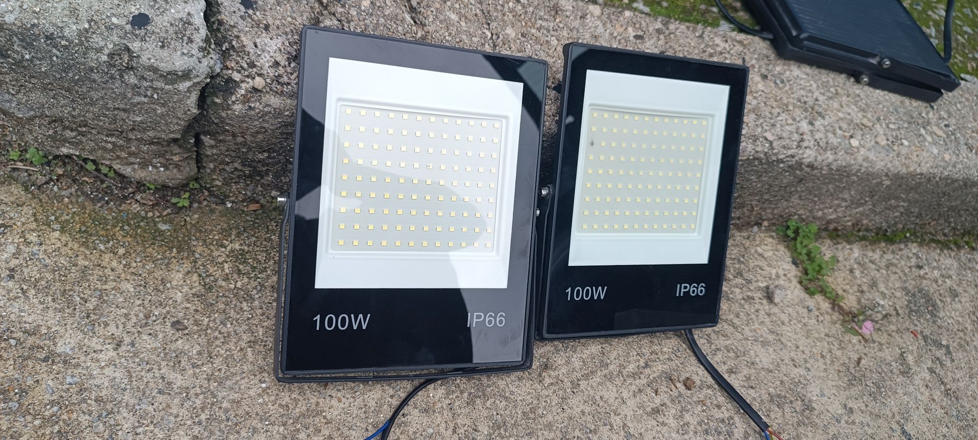 Dos faróis led 100w Com pouco uso