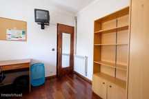 147352 - Quarto com cama de solteiro em...