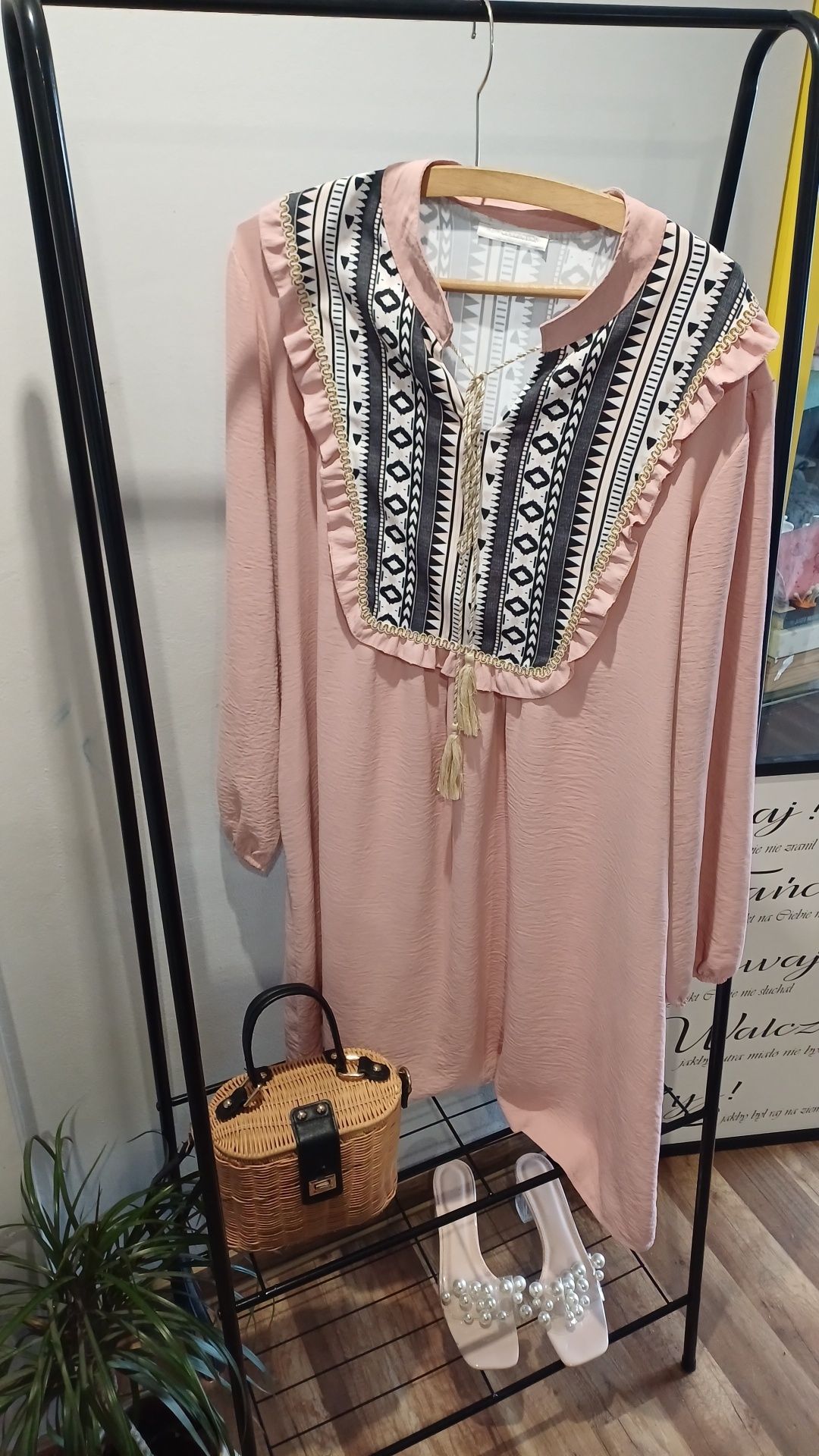 Sukienka elegancka XXL plus size pudrowy róż 44 boho aztecka