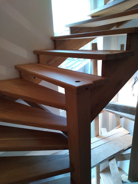 Реставрация дверей, меблей, лестниц, стекольные работы.