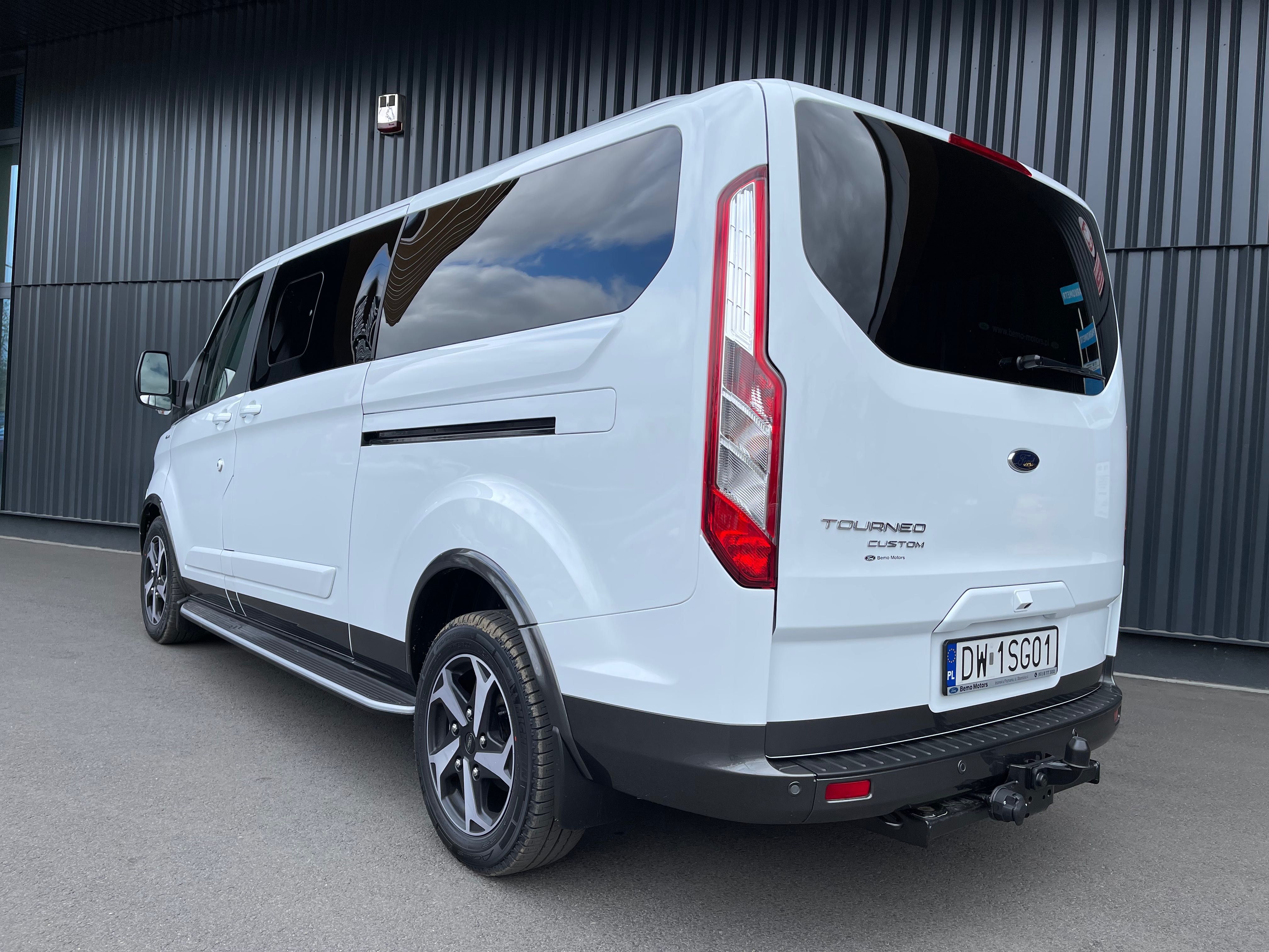 Wynajem Busów 9 i 8 -osobowych Wypożyczalnia Wrocław Ford Tourneo 2022