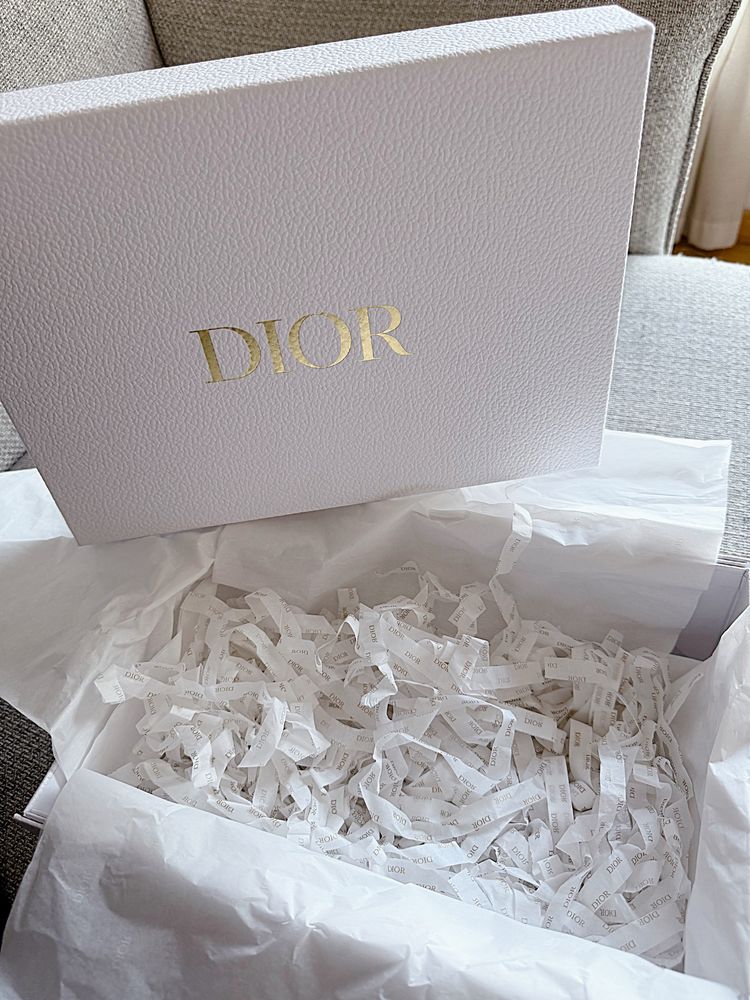 Caixa da marca Dior