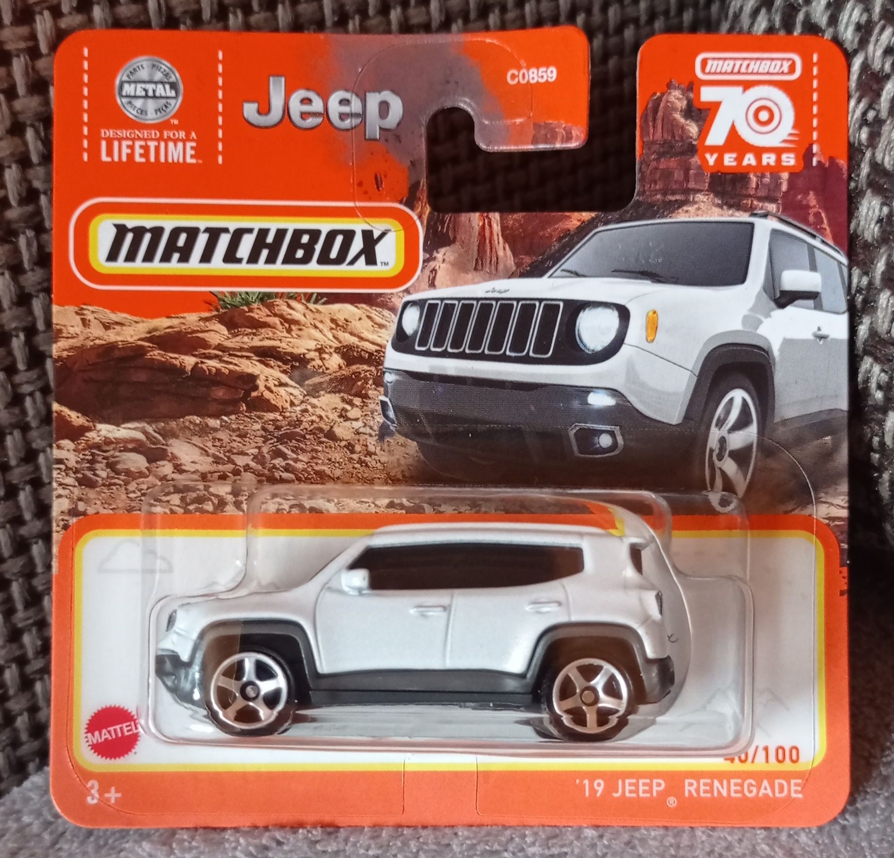 Matchbox 19 Jeep Renegade auto samochód resorak zabawka dla dzieci