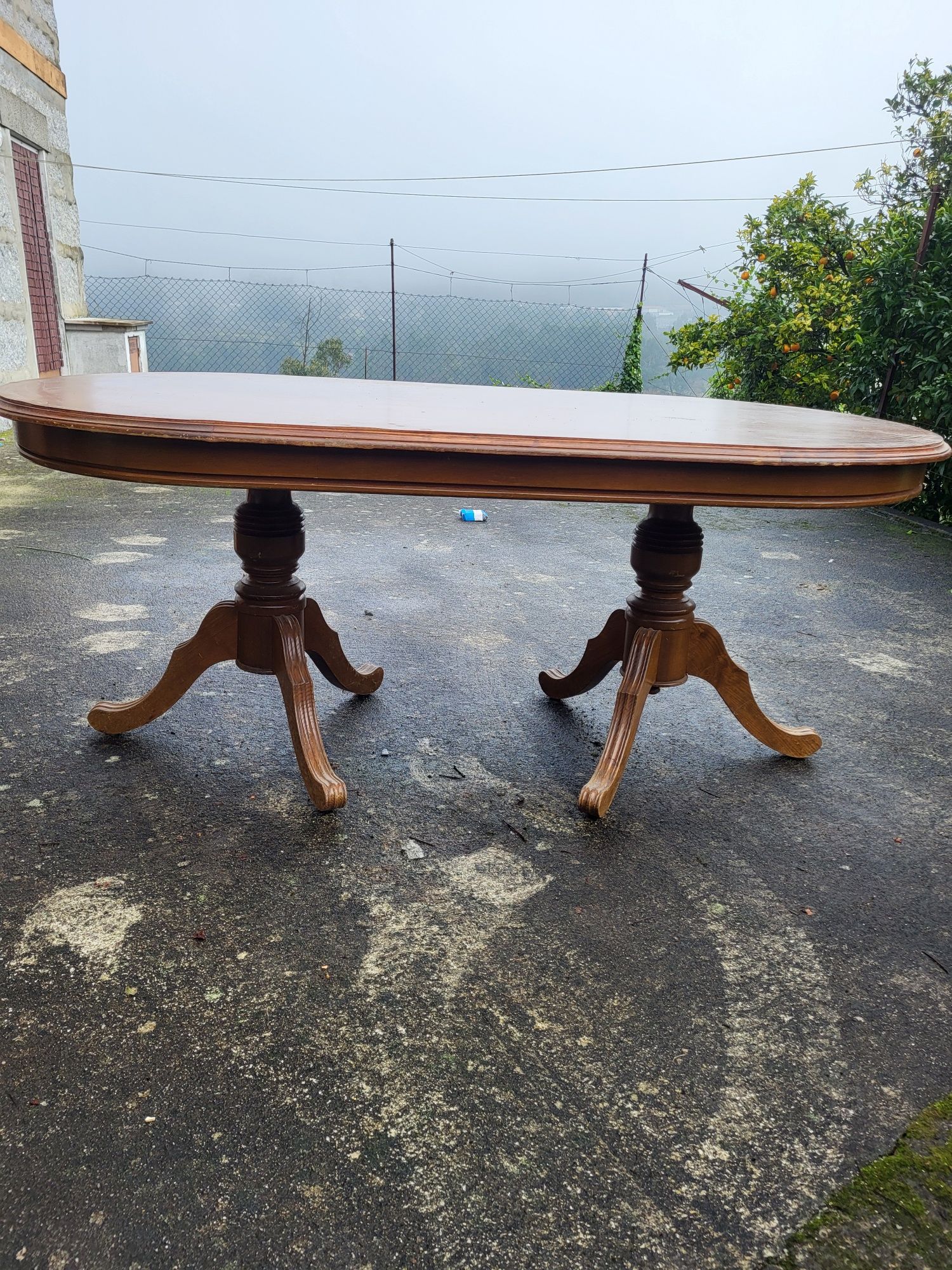 Mesa de sala em bom estado