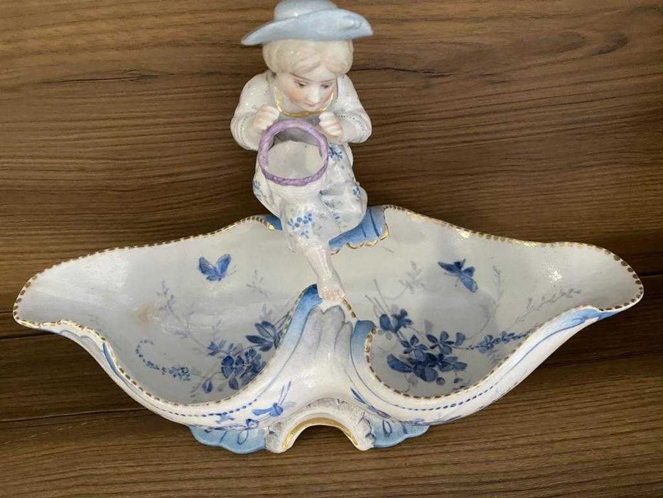 Франція 1870-80-х. Ваза-кошик з дівчинкою.