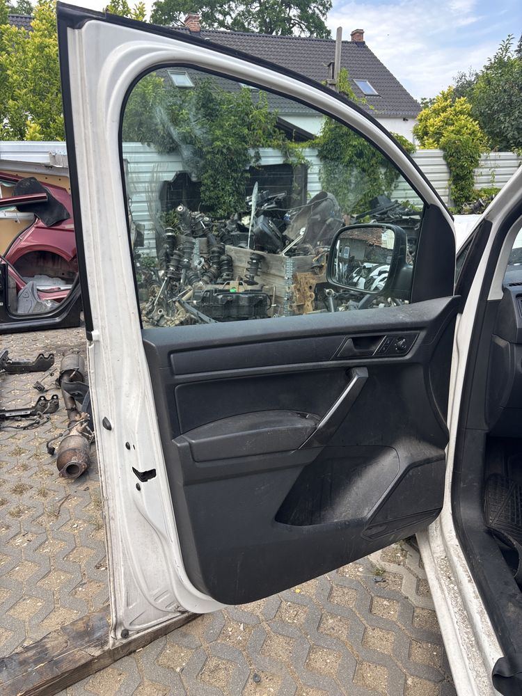 VW Caddy 2k5 drzwi lewy przód lb9a
