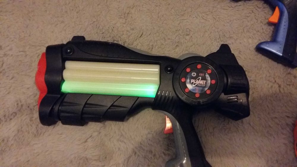 Pistolety Laserowe Planet  i Galaxy Fighter   #