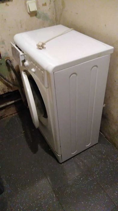 Продам дві пральні машини Indesit