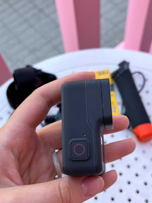 Екшн-камера GoPro HERO 7 Black з великим комплектом.