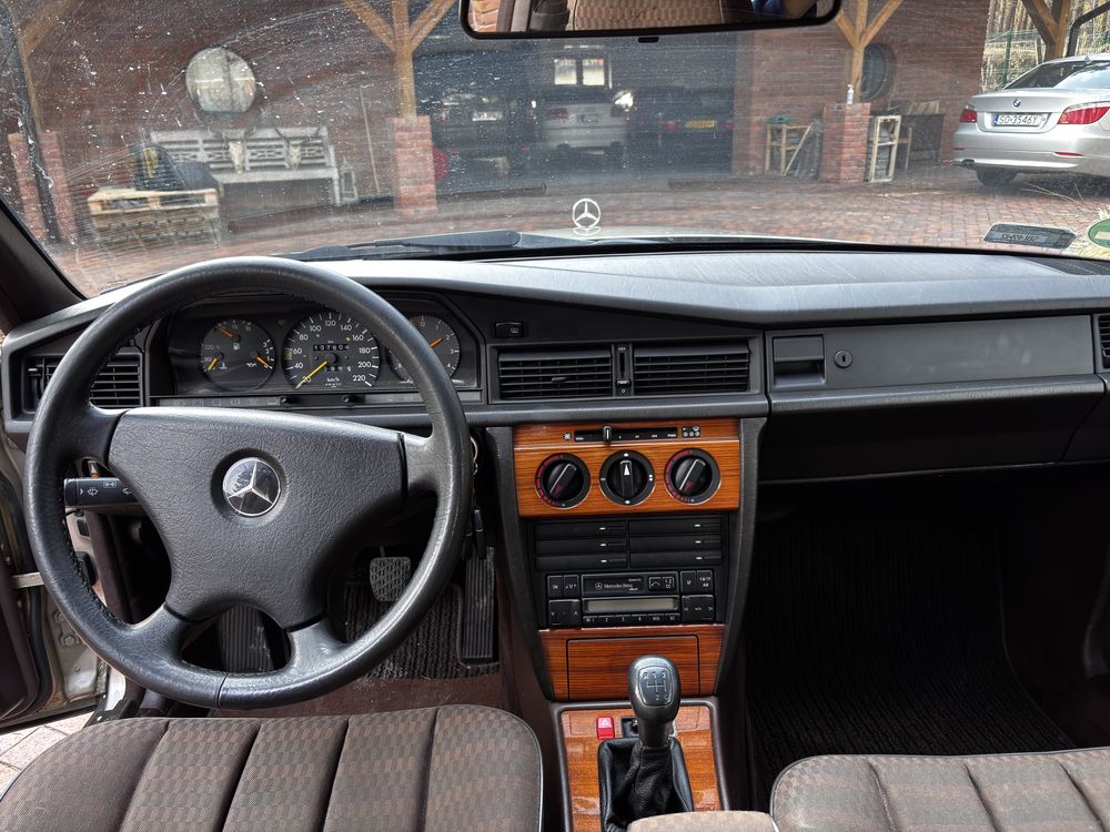 Mercedes-Benz 190E