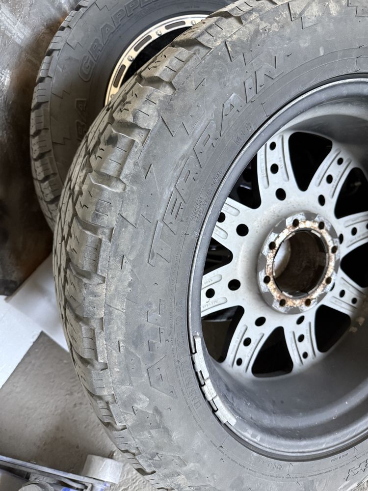 Продам резину 325х50 r22