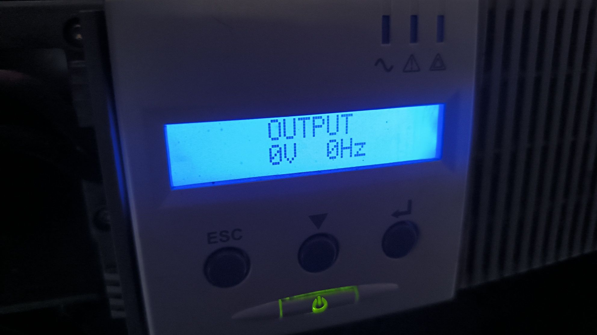 Бесперебійник ДБЖ EATON 2200 RT2U