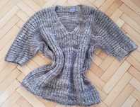 Sweter damski z dekoltem w serek