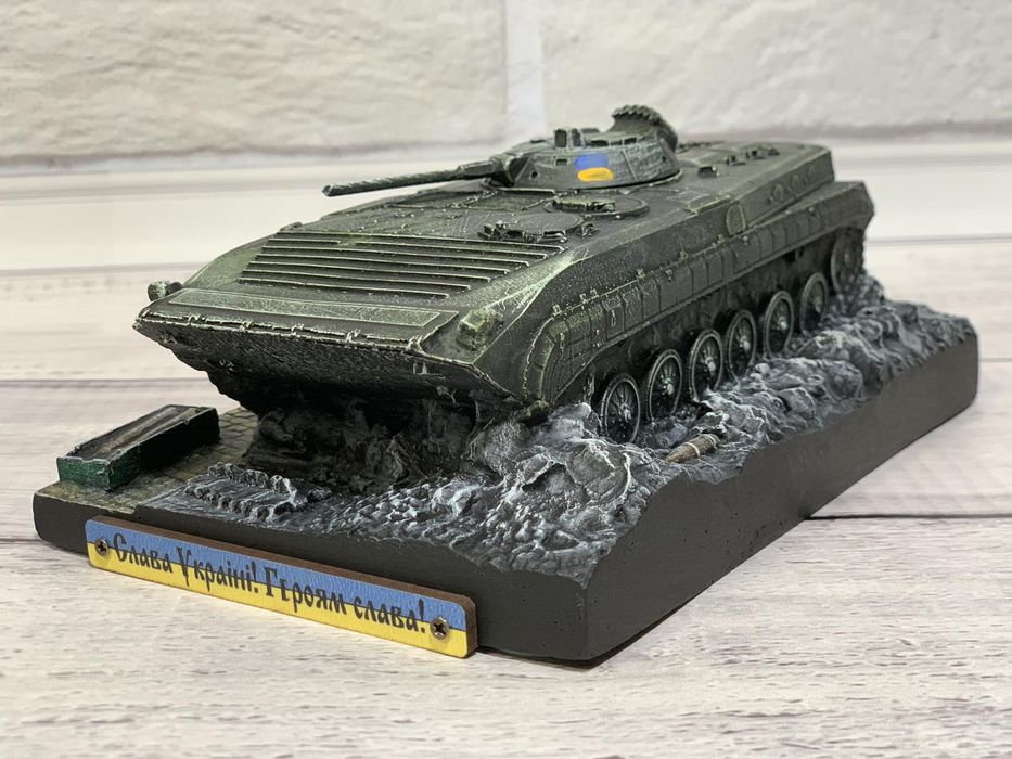 Гіпсовий сувенір БМП -1