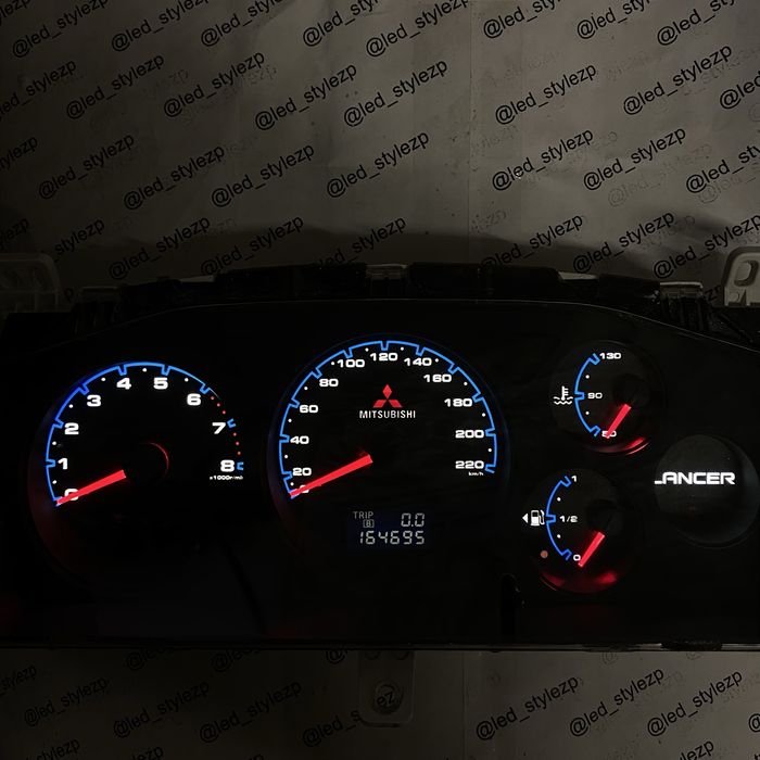 Тюнингованая панель приборов mitsubishi lancer IX 9