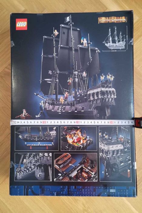 Набор LEGO ICONS 10365 Captain Jack Sparrow's Pirate Ship. Конструктор