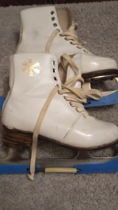 Продам ковзани для фігурного катання (прошиті всередині)