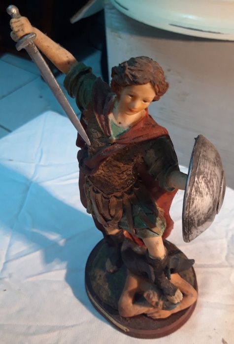 São Miguel Estatueta Decorativa