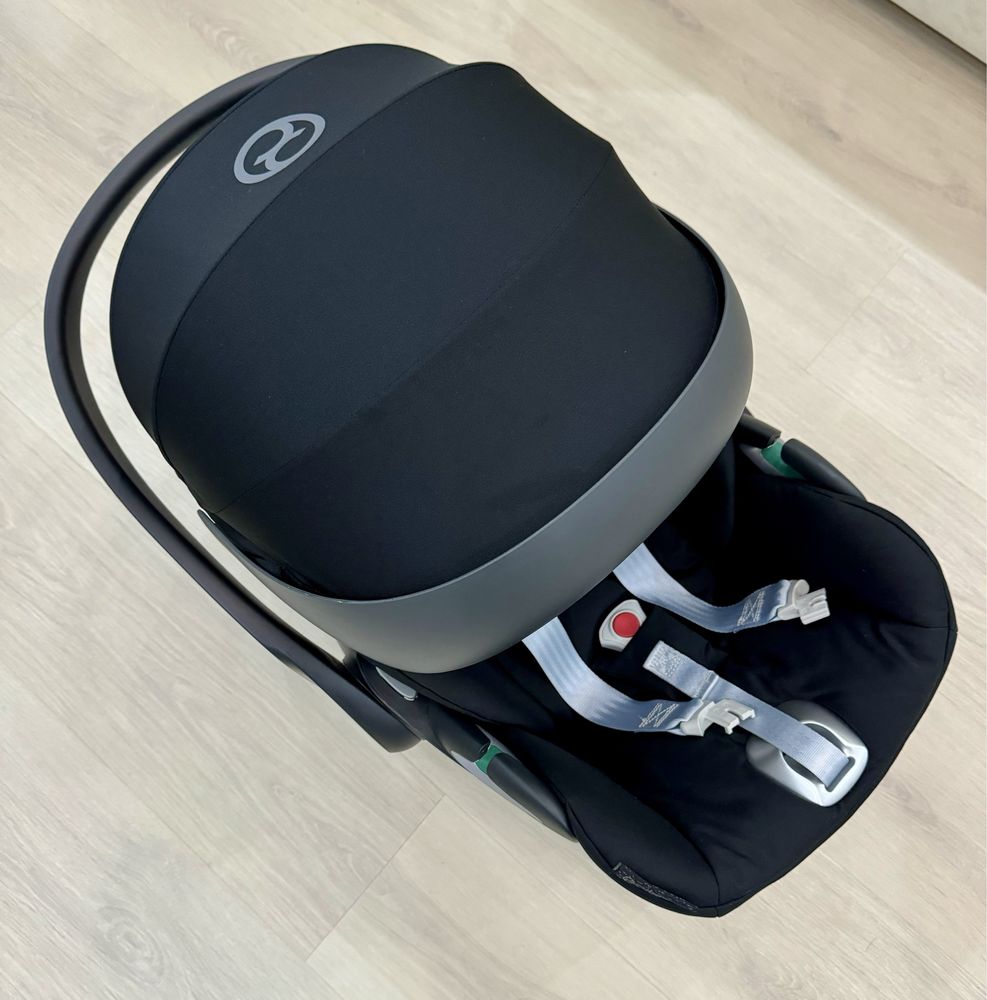 Автокрісло Cybex Cloud Z2 i-Size Deep Black