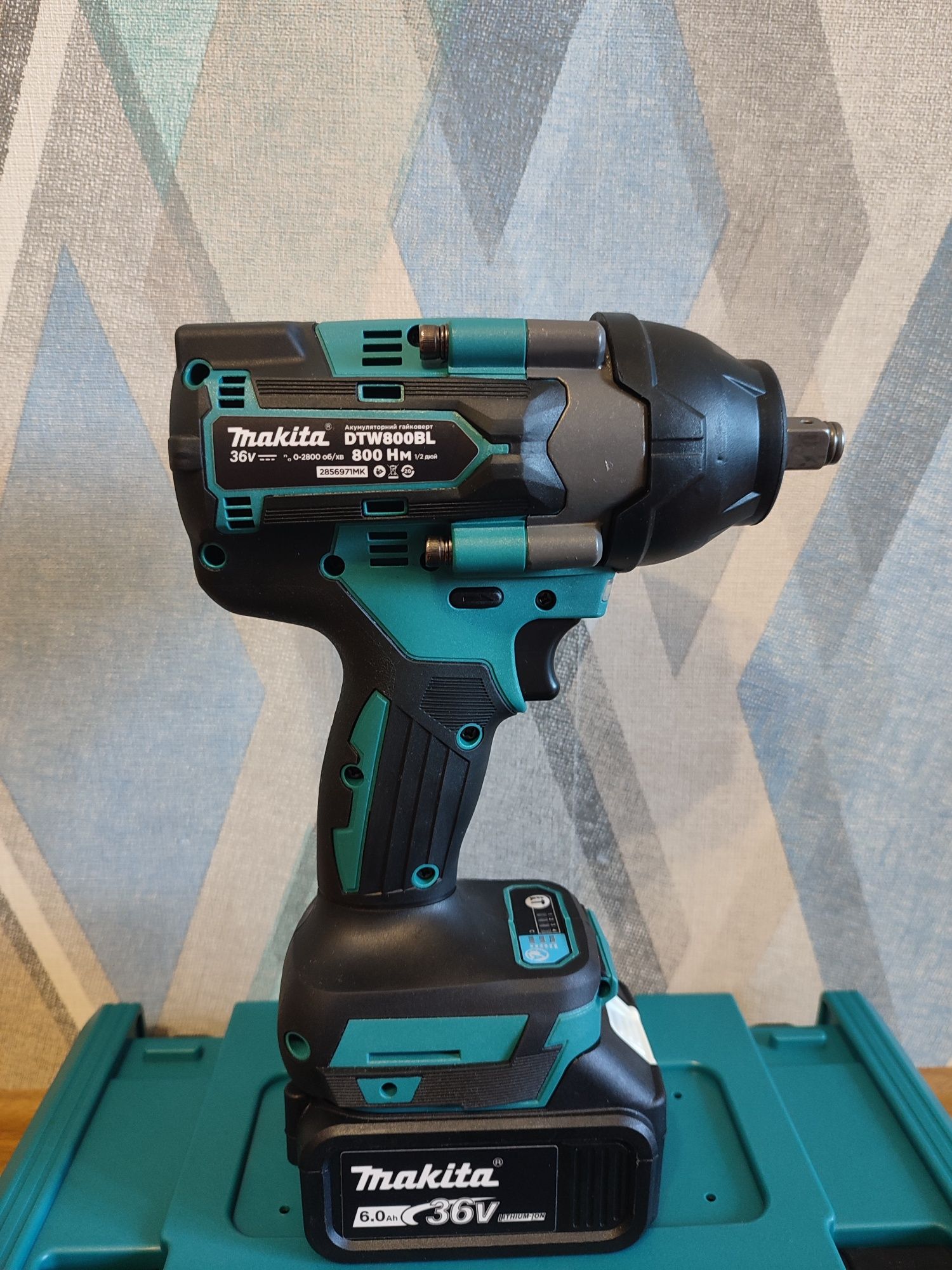 Найпотужніший! Акумуляторний гайковерт Makita DTW 800. Гайковерт АКБ