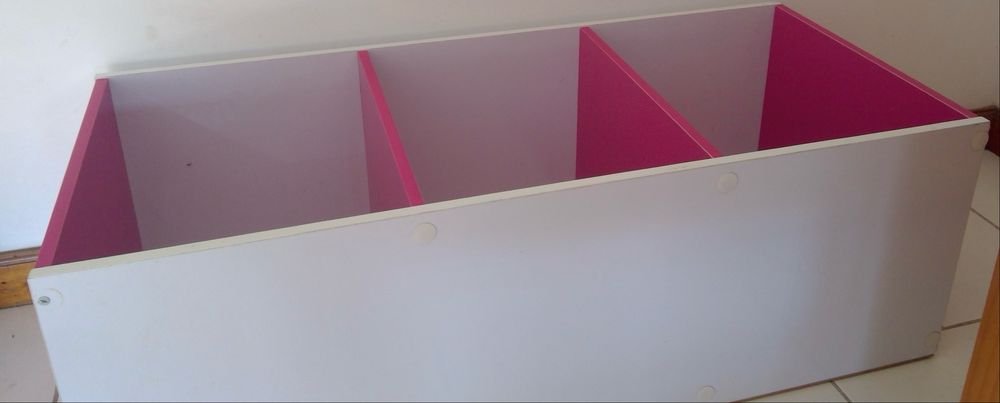 Prateleira / Móvel de quarto criança