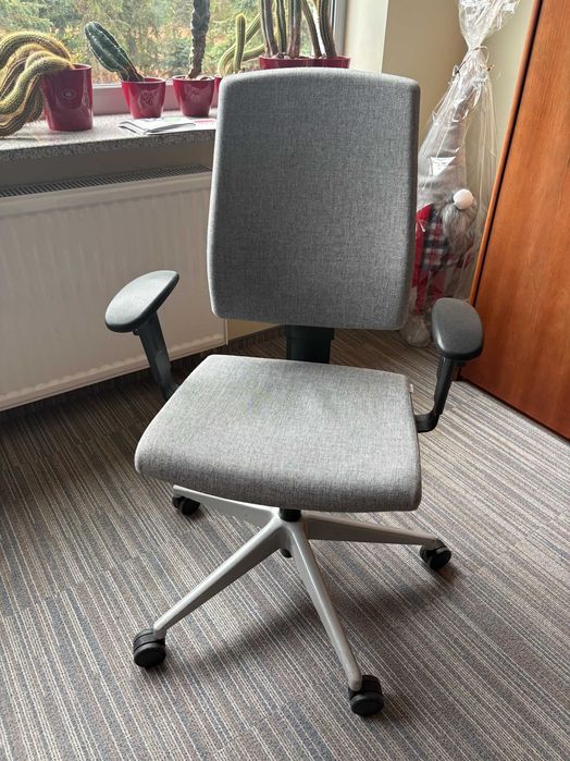 Fotele biurowe firmy PROFIM obrotowe ergonomiczne ilość 20 sztuk