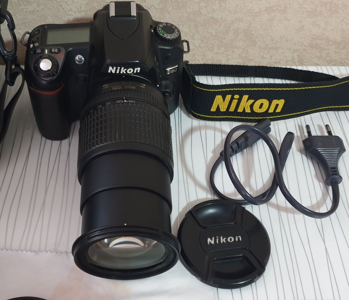 Объектив NikonDX AF-S Nikkor18-135m1:3.5-5.6G+ все що на фото у подару