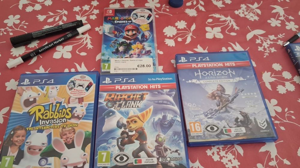4 jogos 3 de playstation e 1 de nintendo switch