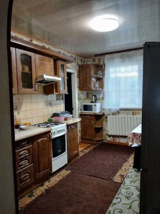 Частина будинку з окремим двором на Юрівці!