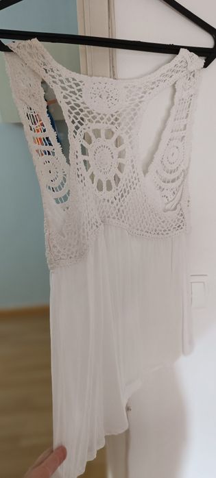 Top branco com renda. Usada. Tamanho S. Sem marca