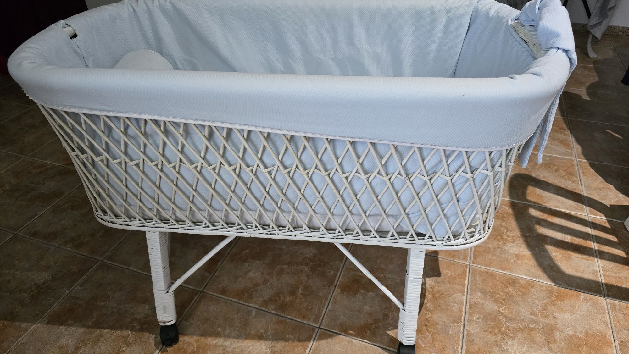 Berço de apoio para bebés