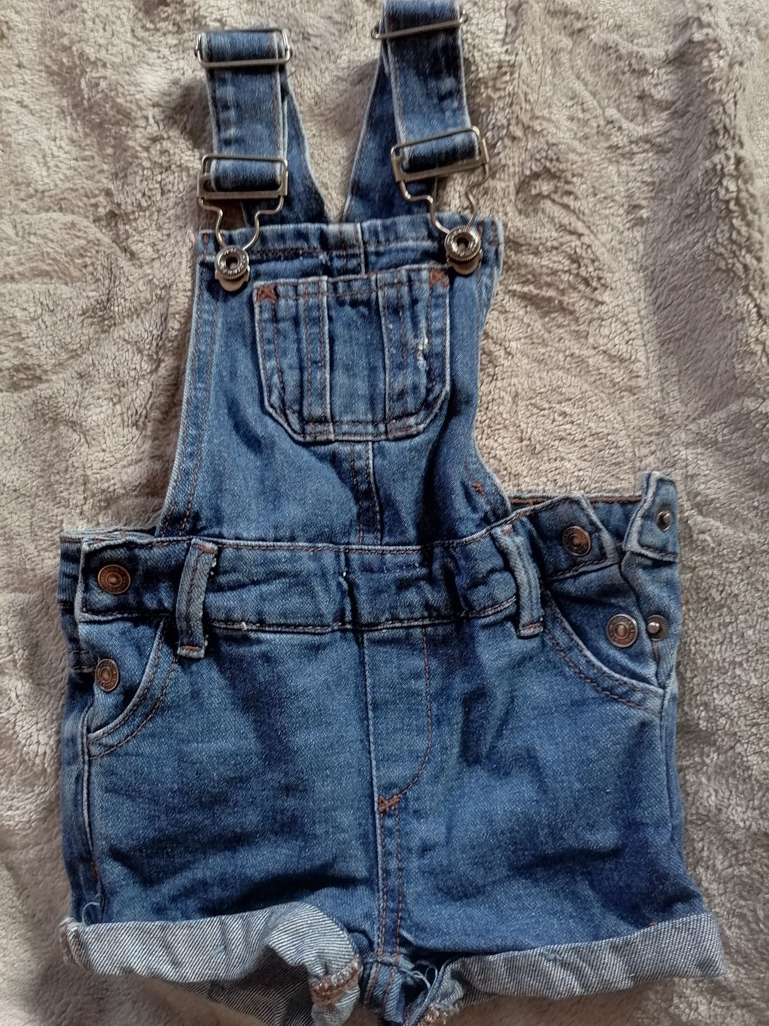 Jeansowe dziewczęce spodenki ogrodniczki jeans 80 Reserved