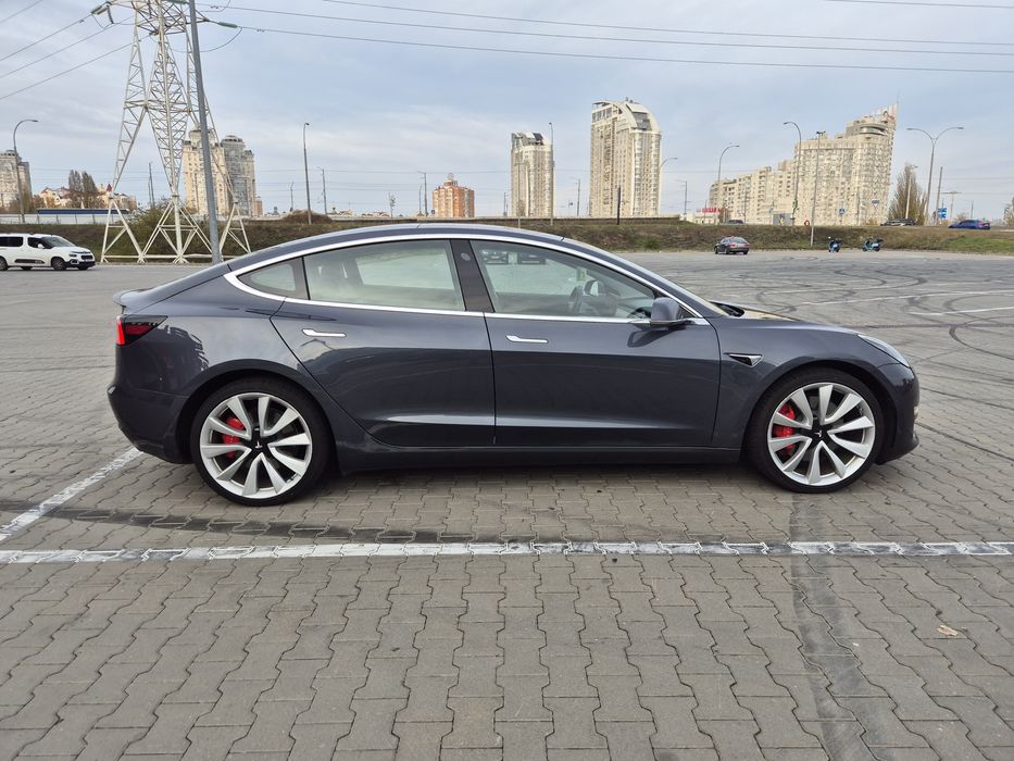 Продам Tesla Model 3