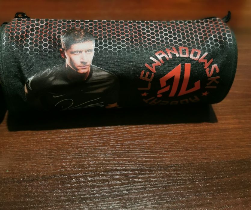 Piórnik szkolny tuba piłka nożna Lewandowski 9 piłkarz