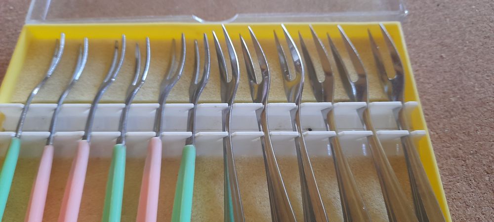 Widelczyki do zakąsek z epoki prlu