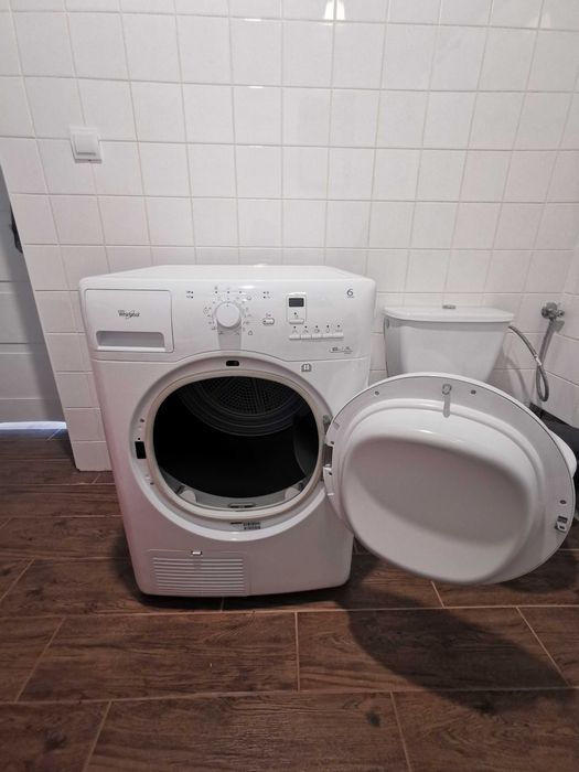 Suszarka kondensacyjna 6 kg WHIRLPOOL AZB 6670