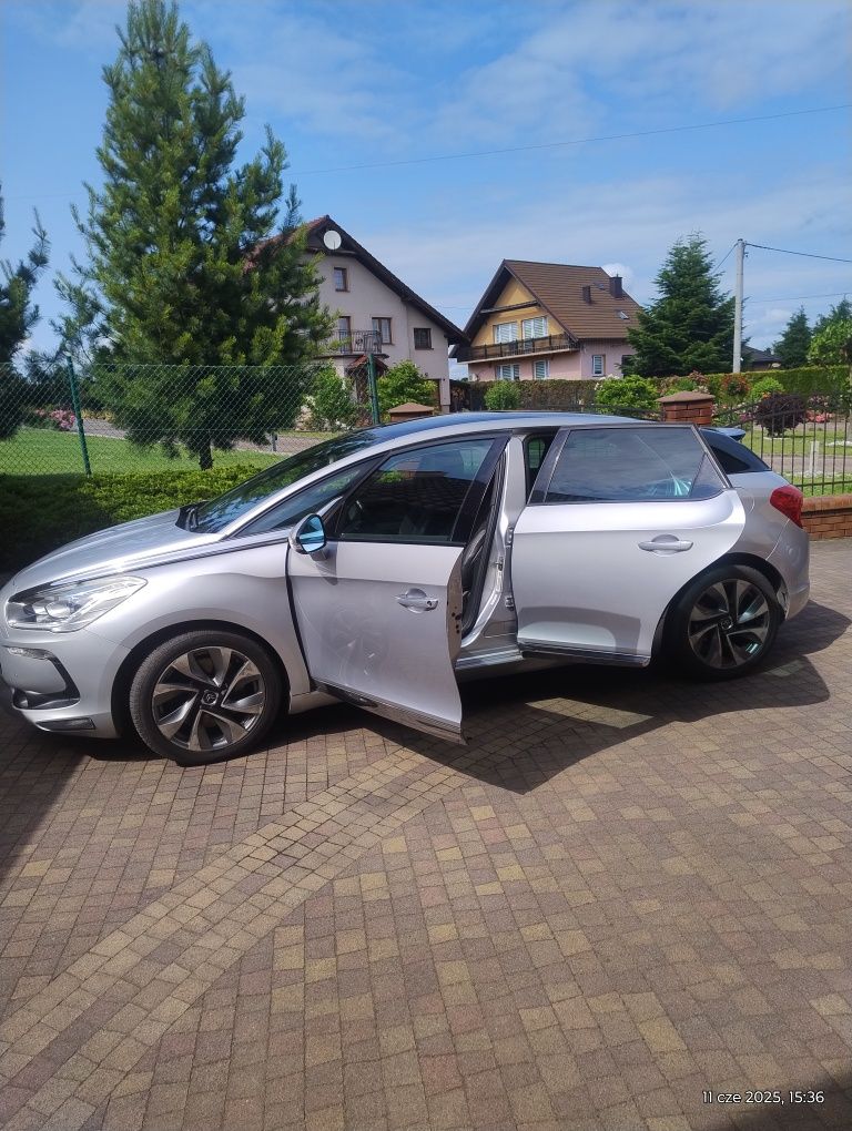Citroen DS5 w bardzo dobrym stanie.