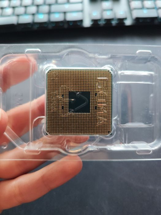 Vendo Ryzen 7 3700X em perfeito estado