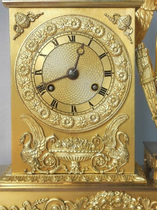 Бронзовий камінний годинник початку XIX століття в стилі Ампір