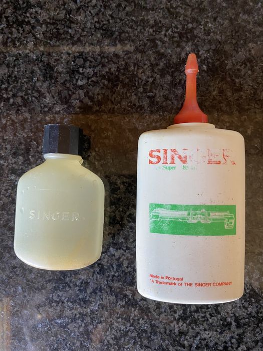 Frascos Singer em plástico