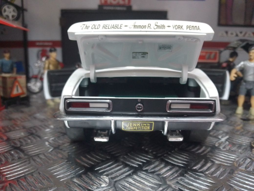 Miniatura 1/18 Chevrolet Camaro SS