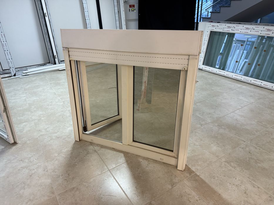 Janela pvc com estores